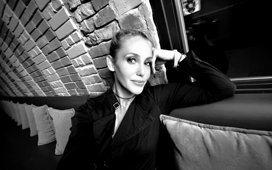 Elena Nozon: Unternehmerin mit 22 Jahren Erfahrung inspiriert zu Freiheit und Wachstum